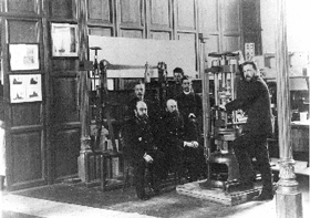 Н.А.Белелюбский с сотрудниками в Машинном зале лаборатории